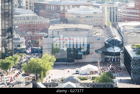 Photographie aérienne du centre-ville de Birmingham, en Angleterre. Le Symphony Hall et le CPI à Centenary Square. Banque D'Images