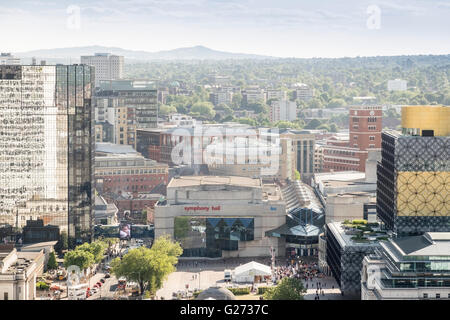 Photographie aérienne du centre-ville de Birmingham, en Angleterre. Symphony Hall et de la CPI en Centenary Square. Banque D'Images