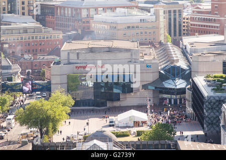 Photographie aérienne du centre-ville de Birmingham, en Angleterre. Le Symphony Hall et le CPI à Centenary Square. Banque D'Images