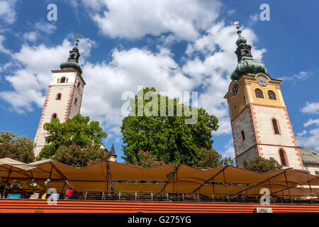 La tour de la ville château barbacane, farmers market, Banska Bystrica, Slovaquie, Europe Banque D'Images