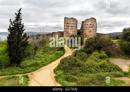 Ruines de Yoros Castle est un château en ruines byzantines au confluent du Bosphore et la mer Noire à Istanbul, Turquie Banque D'Images