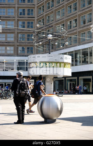 Horloge Urania-Worldtime Banque D'Images