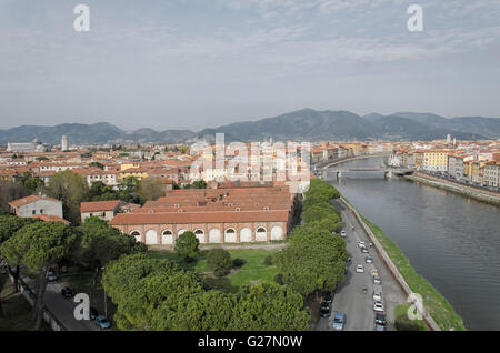 Vue aérienne de Pise et de l'Arno Banque D'Images