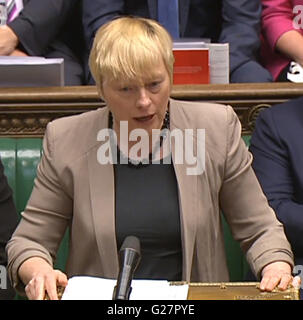 MP du travail Angela Eagle parle lors de questions au premier ministre à la Chambre des communes, Londres. Banque D'Images