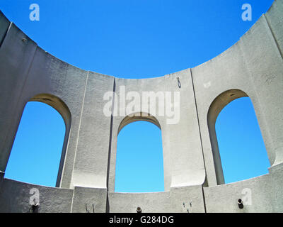 San Francisco : la plate-forme d'observation de la Coit Tower, construite en 1933, connue sous le nom de Lillian Coit Memorial Tower, une tour de 210 pieds dans un style Art Déco Banque D'Images