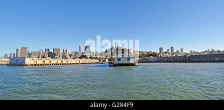 San Francisco, Californie, États-Unis d'Amérique, USA : skyline et vue panoramique de la ville vue à partir d'une croisière dans la région de la baie Banque D'Images