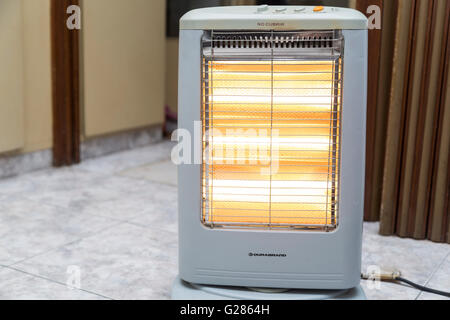 Radiateur électrique branché Banque D'Images