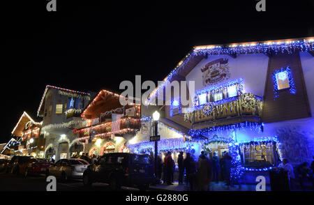 Ville de vacances ultime - Leavenworth, éclairage de Noël 7, WA, USA Banque D'Images