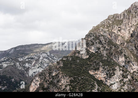 Montagnes et des rochers près de Perfunes, Asturies, dans le Nord de l'Espagne. Banque D'Images