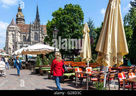 La zone piétonne du centre ville, rue Hlavna, La Cathédrale Sainte-élisabeth, Kosice, Slovaquie, Europe Banque D'Images