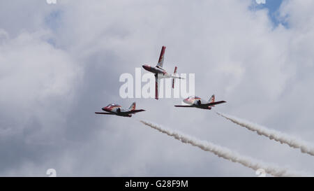 Fairford, UK - 18 juillet 2015 : la Patrulla Águila, Espagnol aerobatic team volant à l'Air Tattoo Banque D'Images