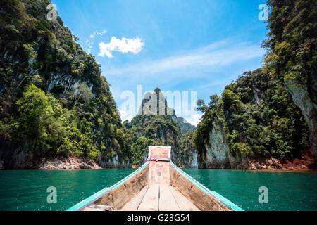 Voile voyager dans grand canyon ou îles de la Thaïlande. Concept touristique tropicale Asie Banque D'Images