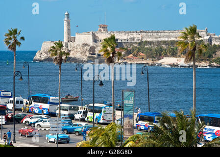 Vue de Morro ou El Morro Château (forteresse) l'extérieur de l'entrée de la baie de La Havane à Cuba. Banque D'Images