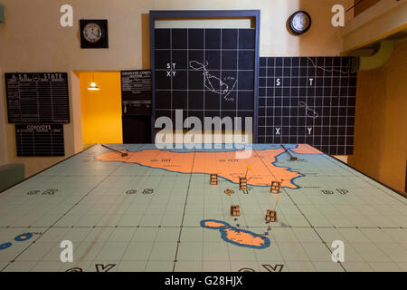 Carte schématique de Malte et de la Sicile à la Deuxième Guerre mondiale, complexe militaire souterrain de La Valette qui est maintenant ouvert comme un musée. Banque D'Images