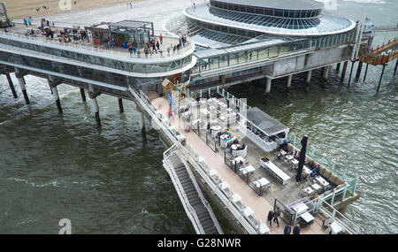 Vue depuis la jetée de la promenade de Scheveningen, à La Haye Beach Banque D'Images