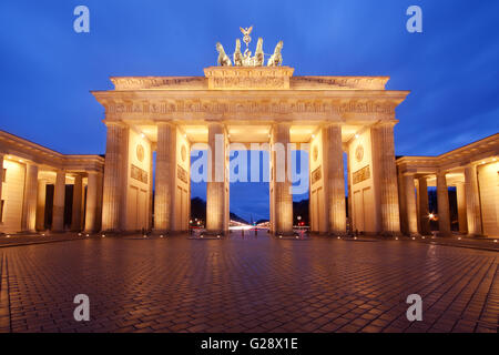 La porte de Brandebourg à Berlin, en Allemagne, au crépuscule Banque D'Images