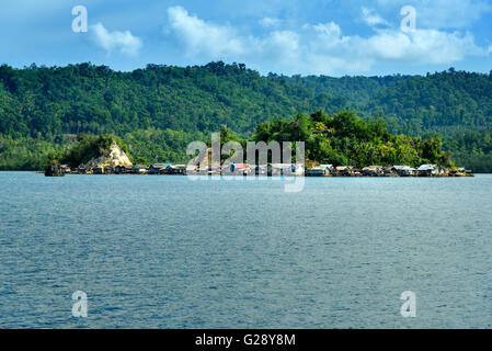 Les îles togian ou Croisière Iles dans le golfe de Tomini. Sulawesi central. L'Indonésie Banque D'Images