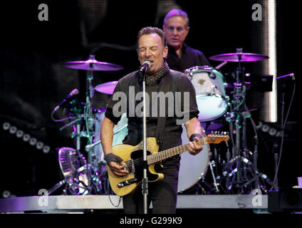 Manchester, UK. 25 mai, 2016. Bruce Springsteen et le E Street Band sur la rivière 'World Tour' à la Manchester Etihad Stadium Crédit : Ernie Pollard/Alamy Live News Banque D'Images