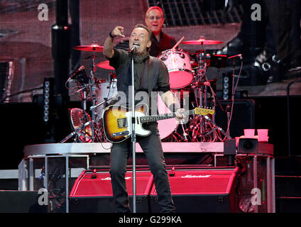 Manchester, UK. 25 mai, 2016. Bruce Springsteen et le E Street Band sur la rivière 'World Tour' à la Manchester Etihad Stadium Crédit : Ernie Pollard/Alamy Live News Banque D'Images