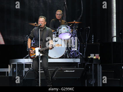 Manchester, UK. 25 mai, 2016. Bruce Springsteen et le E Street Band sur la rivière 'World Tour' à la Manchester Etihad Stadium Crédit : Ernie Pollard/Alamy Live News Banque D'Images