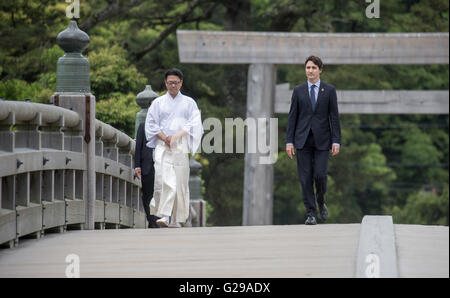 Le Japon, d'Ise-Shima. 26 mai, 2016. Premier ministre du Canada à l'arrivée de Justin Trudeau le jardin du sanctuaire d'Ise au Japon, d'Ise-Shima, 26 mai 2016. Les chefs de gouvernement du G7 se réunissent à l'état d'un sommet d'Ise-Shima. PHOTO : MICHAEL KAPPELER/dpa/Alamy Live News Banque D'Images