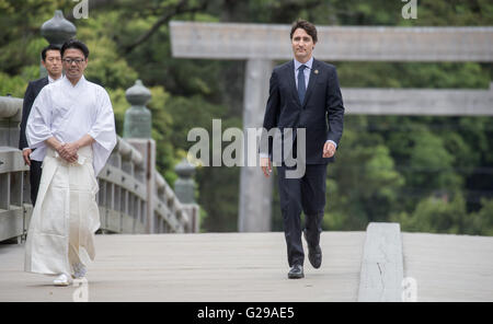 Le Japon, d'Ise-Shima. 26 mai, 2016. Premier ministre du Canada à l'arrivée de Justin Trudeau le jardin du sanctuaire d'Ise au Japon, d'Ise-Shima, 26 mai 2016. Les chefs de gouvernement du G7 se réunissent à l'état d'un sommet d'Ise-Shima. PHOTO : MICHAEL KAPPELER/dpa/Alamy Live News Banque D'Images