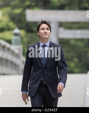 Le Japon, d'Ise-Shima. 26 mai, 2016. Premier ministre du Canada à l'arrivée de Justin Trudeau le jardin du sanctuaire d'Ise au Japon, d'Ise-Shima, 26 mai 2016. Les chefs de gouvernement du G7 se réunissent à l'état d'un sommet d'Ise-Shima. PHOTO : MICHAEL KAPPELER/dpa/Alamy Live News Banque D'Images