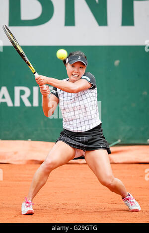 Paris, France. 26 mai, 2016. Kurumi Nara (JPN) Tennis : Kurumi Nara du Japon pendant féminin deuxième tour du tournoi de tennis contre Ana Ivanovic de la Serbie à la Roland Garros à Paris, France . Credit : AFLO/Alamy Live News Banque D'Images