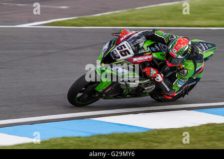 Donington Park, Royaume-Uni. 27 mai, 2016. # 66 Tom Sykes - l'équipe KAWASAKI RACING TEAM sortant Goddards corner Crédit : Steven re/Alamy Live News Banque D'Images