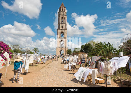 La tour à la plantation de canne à sucre Manaca Iznaga estate dans la Valle de los Ingenios (Vallée des moulins à sucre), de Cuba. Banque D'Images