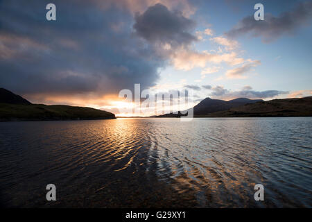 Coucher de soleil sur le Loch Assynt à Sutherland Scotland UK Banque D'Images