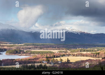 Vue sur le Loch Insh Strathspey et en Ecosse. Banque D'Images