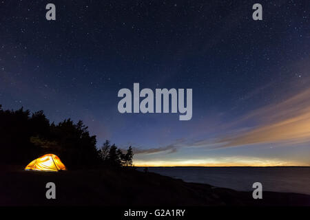 Le camping sur l'île, Påvskär Sunday, la Finlande, l'Europe, l'UNION EUROPÉENNE Banque D'Images