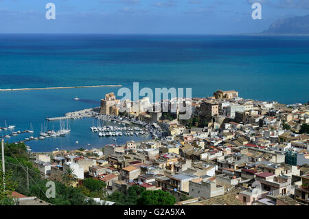 Sur la ville de Castellammare del Golfo Sicile Italie Banque D'Images