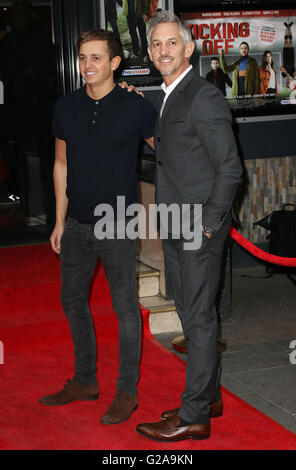 21 avril 2016 - Gary Lineker et George Lineker fréquentant UK Premiere de lancer, le Prince Charles Cinema, Leicester Square i Banque D'Images