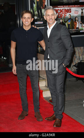 21 avril 2016 - Gary Lineker et George Lineker fréquentant UK Premiere de lancer, le Prince Charles Cinema, Leicester Square i Banque D'Images