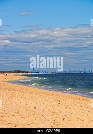 Côte de l'océan Atlantique à Sandy Hook en vue de NYC. Sandy Hook est dans le New Jersey, USA. Banque D'Images