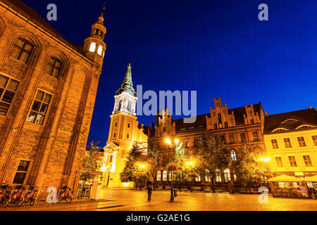 Place du vieux marché à Torun Torun, Pologne, Cujavie-poméranie Banque D'Images