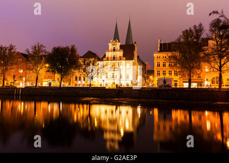 Architecture de la rivière Trave à Lubeck Lubeck, Schleswig-Holstein, Allemagne Banque D'Images