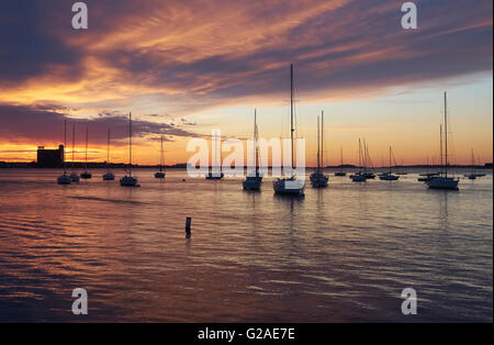 Bateaux dans le port à l'aube Banque D'Images