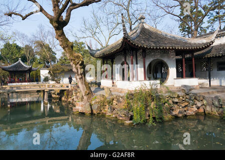 Paysage dans le jardin de l'Humble Administrateur (site du patrimoine mondial de l'UNESCO), Suzhou, Province de Jiangsu, Chine Banque D'Images