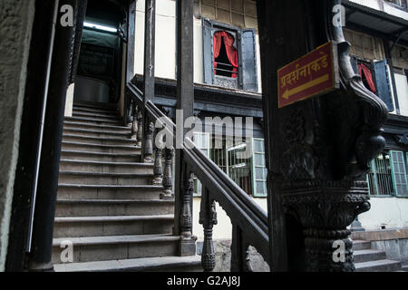 Escalier dans le Vishrambaug l'AMA à Pune, Maharashtra, Inde. Banque D'Images