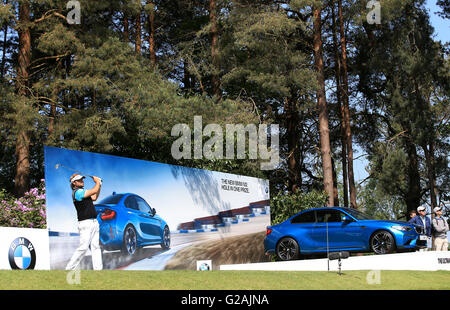 France's Victor Dubuisson pendant deux jours de la BMW PGA Championship à Wentworth Club, Windsor. ASSOCIATION DE PRESSE Photo. Photo date : vendredi 27 mai 2016. Voir histoire de PA Wentworth GOLF. Crédit photo doit se lire : John Walton/PA Wire. RESTRICTIONS : Utiliser l'objet de restrictions. Usage éditorial uniquement. Pas d'utilisation commerciale. Appelez le  +44 (0)1158 447447 pour de plus amples informations. Banque D'Images