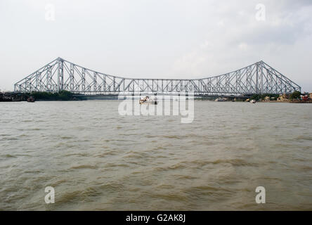 Howrah Bridge sur la rivière Hooghly, Kolkata, West Bengal, India Banque D'Images