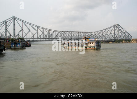 Howrah Bridge sur la rivière Hooghly, Kolkata, West Bengal, India Banque D'Images