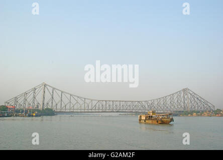 Howrah Bridge sur la rivière Hooghly, Kolkata, West Bengal, India Banque D'Images