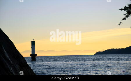 Magnifique Coucher de soleil dans le parc Whytecliff,West Vancouver Banque D'Images