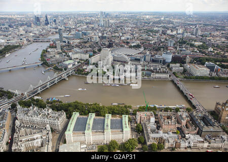 Une vue aérienne de Londres, à la recherche de Westminster vers la ville de Londres Banque D'Images