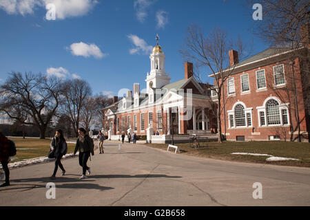 L'École est le bâtiment principal pour les salles de classe et de bibliothèque, à Groton School, une école préparatoire d'élite à Groton au Massachusetts. Banque D'Images