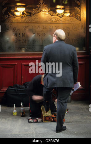 Angleterre Londres , service de cireur service manager, courtier, gens d'affaires de Leadenhall Market Banque D'Images